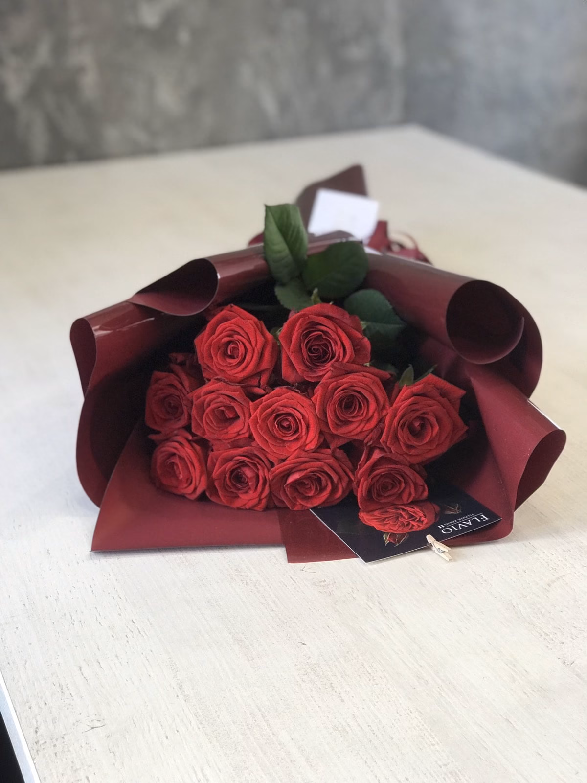 Букет из 11 красных роз "Red Naomi" 50 см