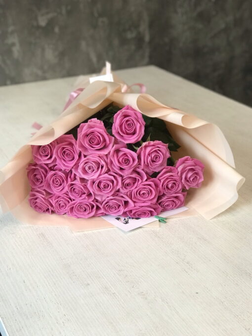 Букет из 21 розовой розы "Aqua" 70 см