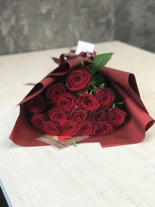 Букет из 15 красных роз Гран При - 70 см