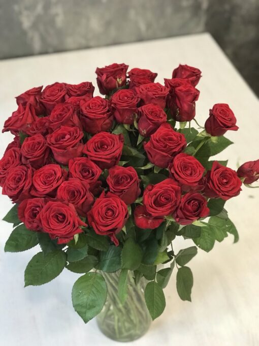 Букет из 19 или 35 красных роз "Red Naomi" 50 см