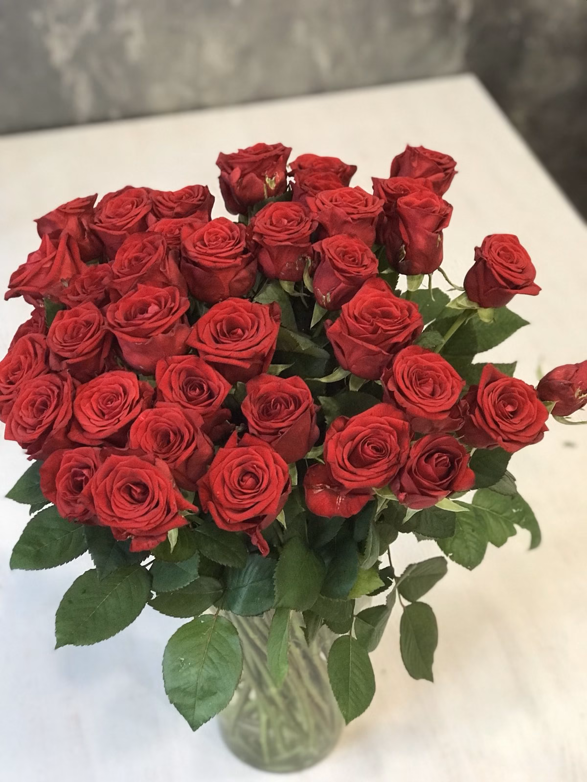 Букет из 19 или 35 красных роз "Red Naomi" 50 см