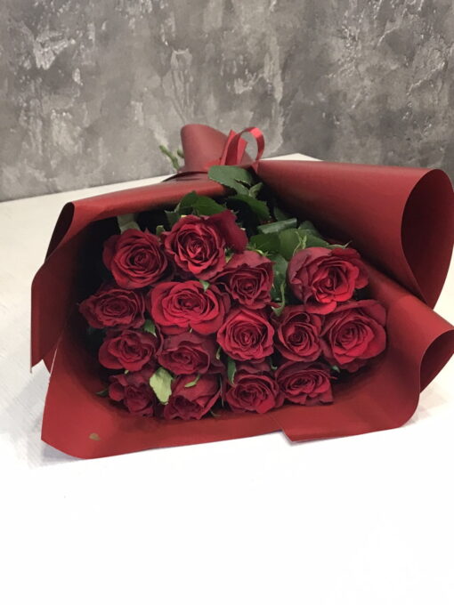 Букет з 15 або 25 червоних троянд "Ever Red" 60 см