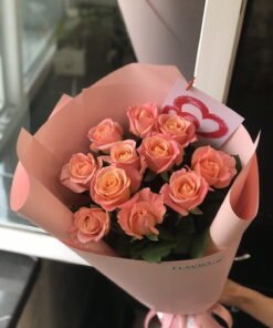 Букет з 11 коралових троянд "Міс Піггі"