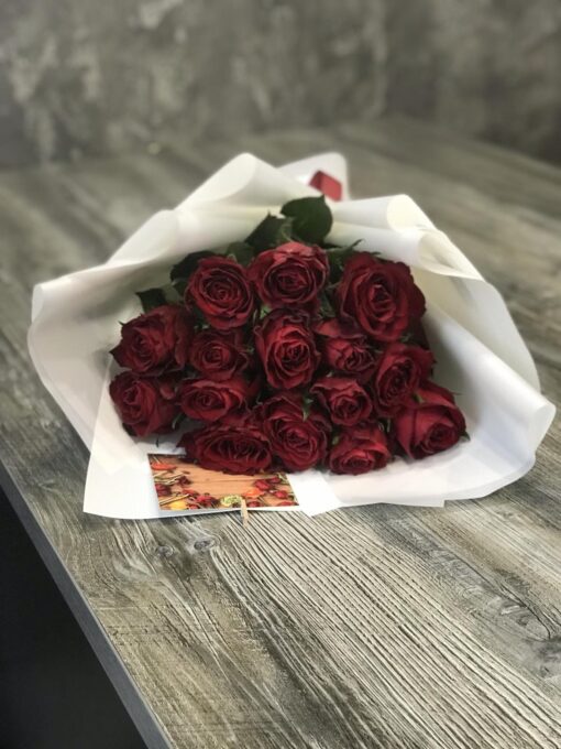 Букет из 11 или 15 красных роз "Madam Red" 60 см