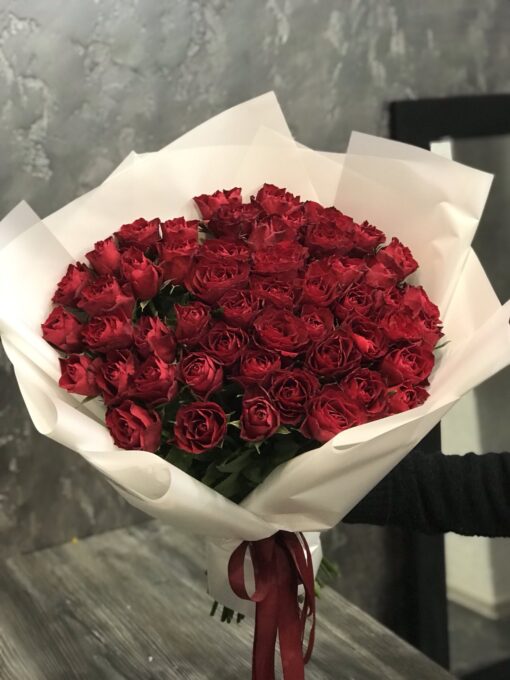 Букет из 35 или 55 красных роз "Madam Red" 60 см