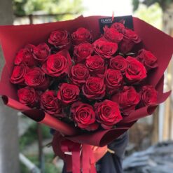 Букет 25 красных роз "Explorer" Эквадор 60см