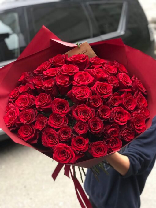 Букет 45 красных роз "Explorer" Эквадор 60см