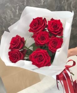 Букет з 7 червоних троянд "Explorer" Еквадор 80 см