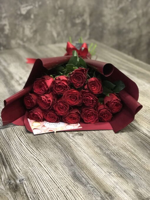 Букет из 11 или 15 красных роз "Phodos" 60 см
