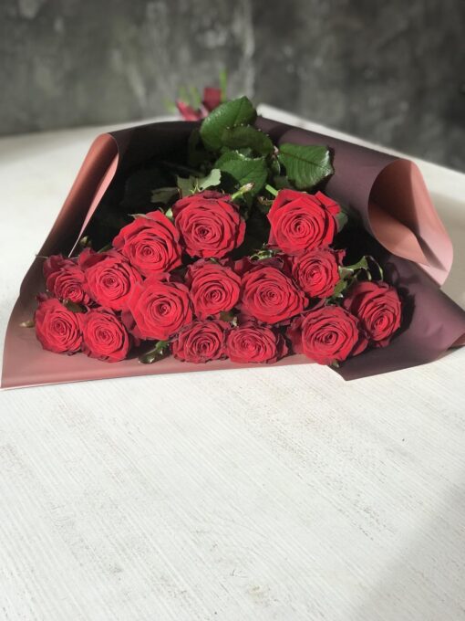 Букет из 11 или 15 красных роз "Престиж" 80 см