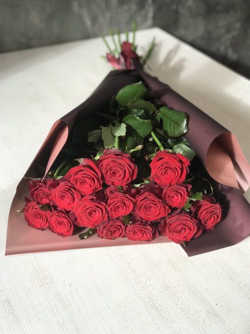 Букет из 11 или 15 красных роз "Престиж" 80 см