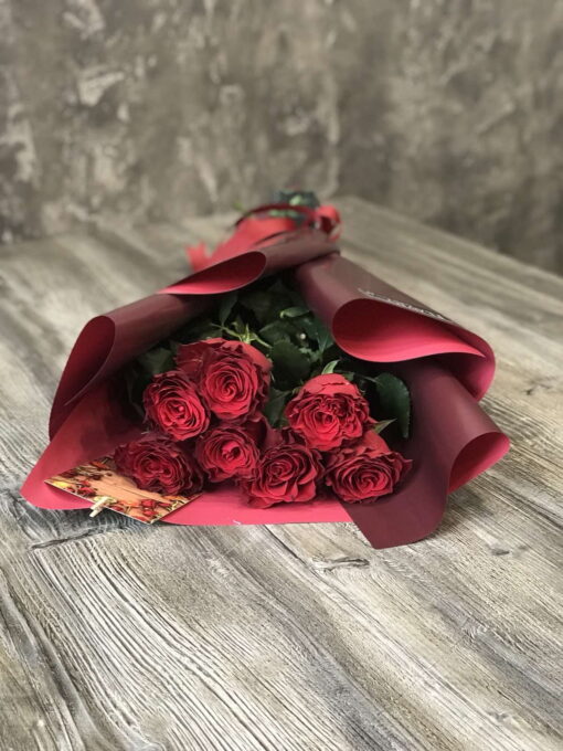 Букет из 9 красных роз "Phodos" 60 см