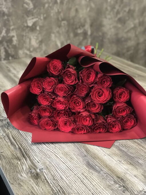 Букет из 25 красных роз "Phodos" 60 см