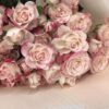 Букет из 9 веток кустовых роз 