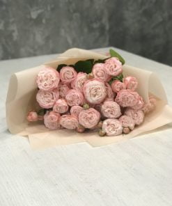 Букет из 7 или 15 веток кустовых роз 