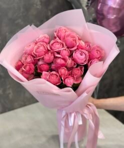 Букет з 7 гілок кущових троянд "Silva Pink"