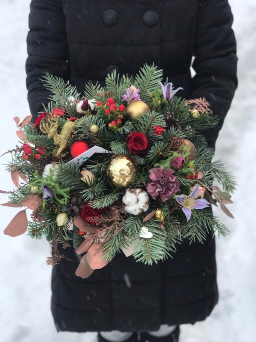 Winter Hat Box - Christmas Flowers
