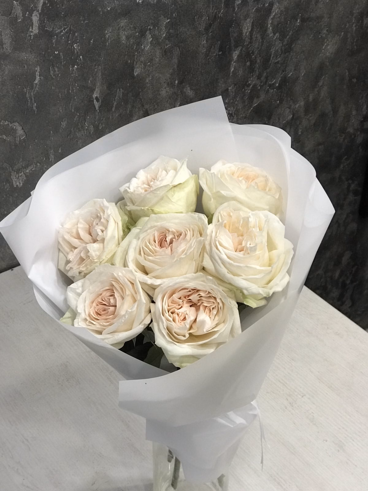 “Parfume” Букет з піоноподібних троянд White O'Hara