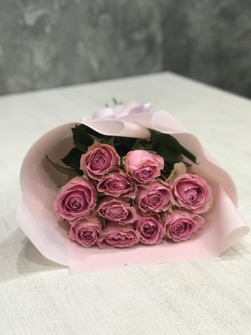 Букет из 11 розовых роз "Wham"