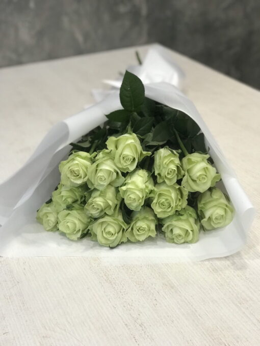 Букет из 11 или 15 белых роз "Noelle" 70 см