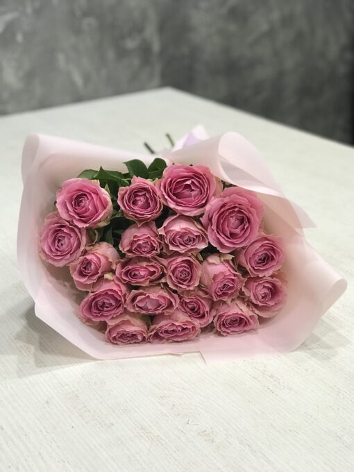 Букет из 19 розовых роз "Wham"