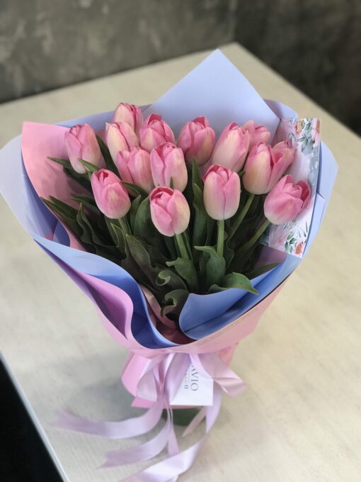 Букет из 15 или 25 розовых тюльпанов