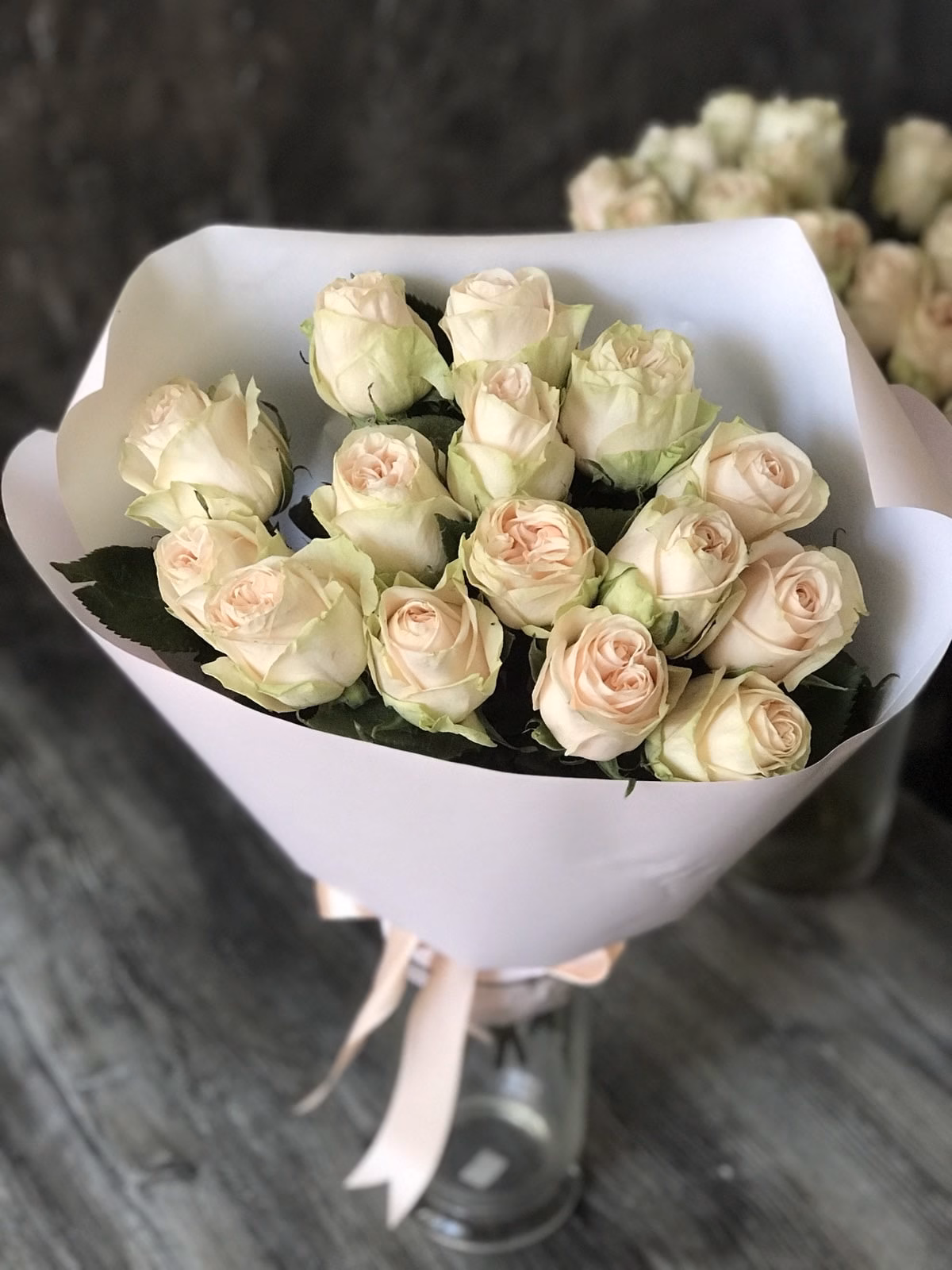 Букет из 19 кремовых роз "Wedding"