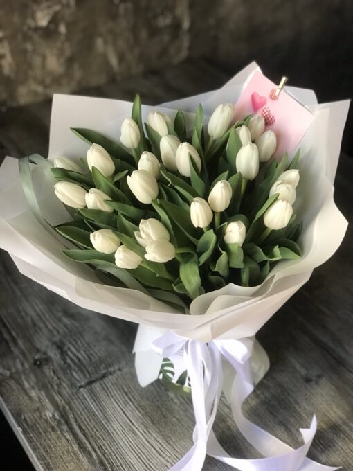 Букет 15 або 25 білих тюльпанів