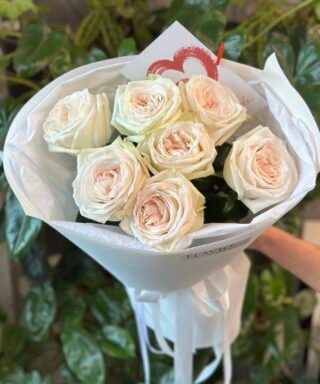 “Parfume” Букет з 7 піоноподібних троянд "White O'Hara"