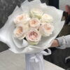 Букет з 7 піоновидних троянд 