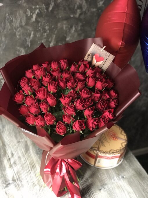 Букет из 51 красной розы “Mandy” 60 см
