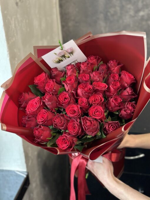 Букет з 35 червоних троянд “Rhodos” 50 см