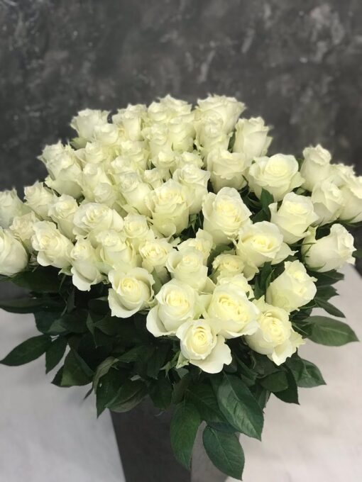Букет из 11 или 25 белых роз "Albatros” 70 см