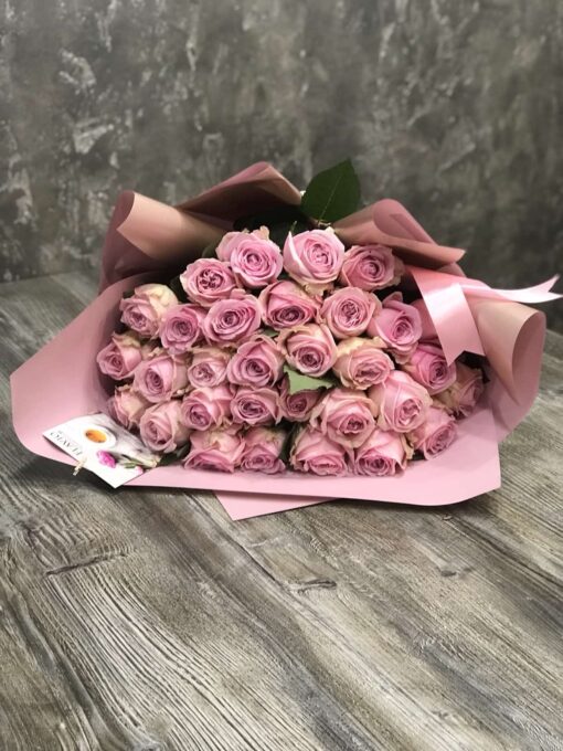 Букет из 31 розовой розы