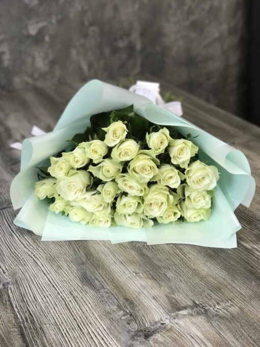 Букет из 25 или 35 белых роз "Athena" - 60 см