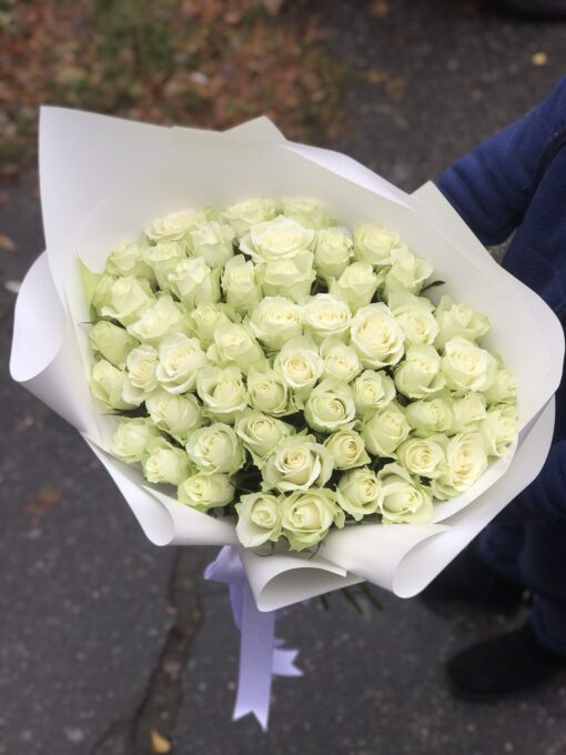 Букет з 35 або 55 білих троянд "Athena" 60 см