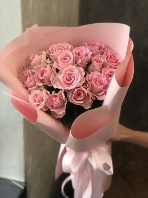 Букет из 15 или 25 розовых роз "Babyface" 50 см