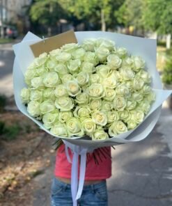 Букет з 55 білих троянд Аваланч 60 см