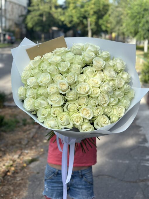 Букет з 55 білих троянд Аваланч 60 см