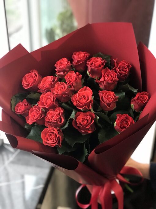 Букет из 15 красных роз "Эльторо" 60 см
