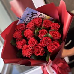 Букет з 15 червоних троянд "Ельторо" 50 см