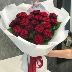 Букет з 11 або 19 червоних троянд Гран Прі