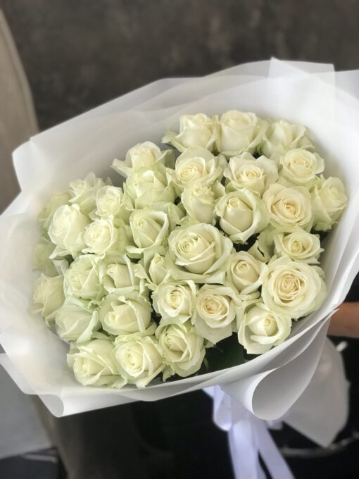 Букет з 35 білих троянд Аваланч