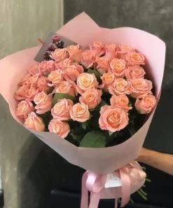 Букет з 35 коралових троянд "Міс Піггі"
