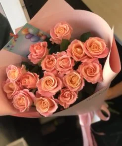 Букет з 15 коралових троянд "Міс Піггі"