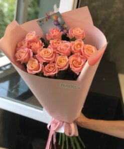 Букет з 15 коралових троянд "Міс Піггі"