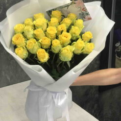 Букет з 15 або 25 жовтих троянд "Пенні Лейн"