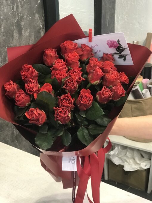Букет з 25 червоних троянд "Ельторо"