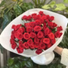 Букет з 19 гілок кущових троянд 