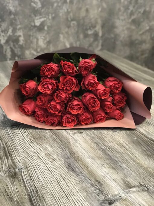 Букет з 25 червоних троянд "Heat" 50 см"